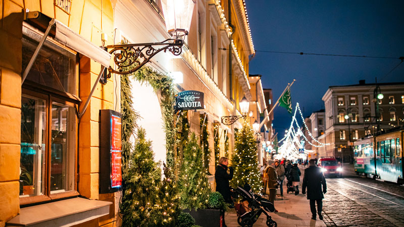Julmarknad Helsingfors GAta i Helsingfors i julstämning