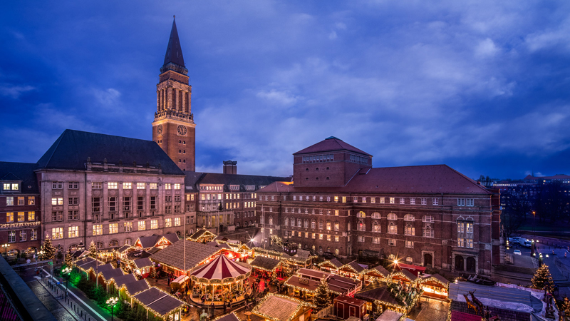 Julmarknad i Kiel Julmarknad vid Rådhuset i Kiel